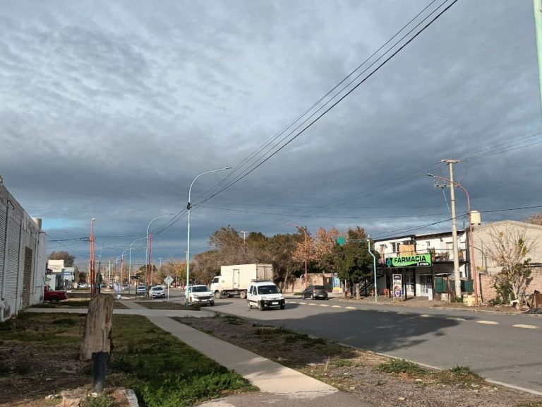 Clima En Cipolletti Cielo Parcialmente Nublado Y Vientos Moderados