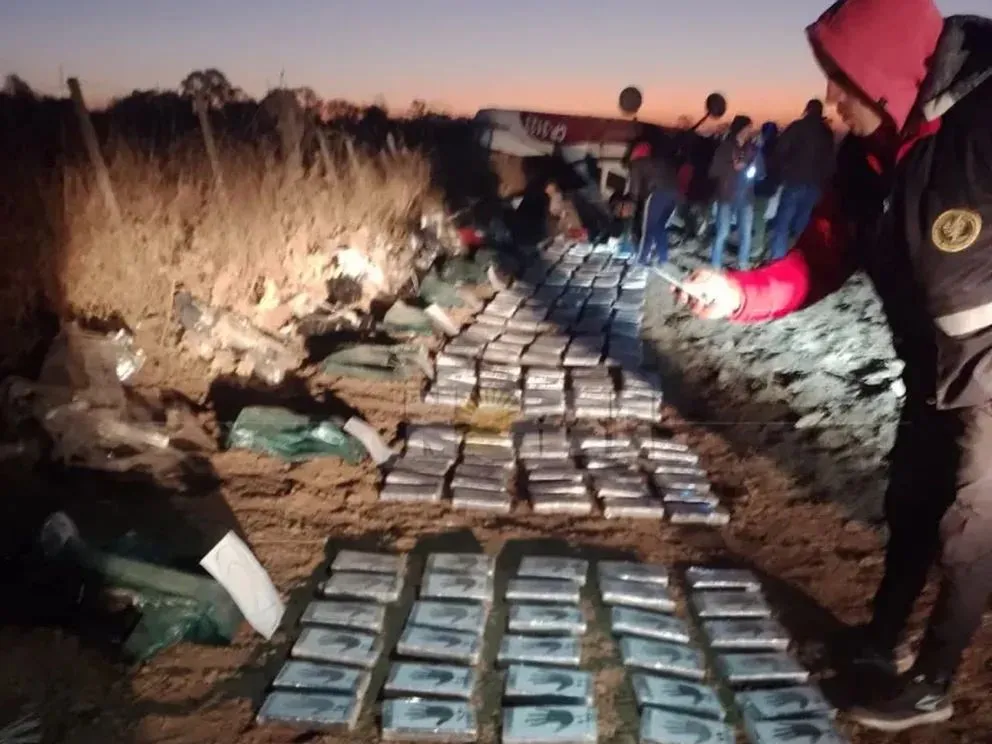 Avioneta narco cae en Chaco con más de 300 kilos de cocaína en su interior