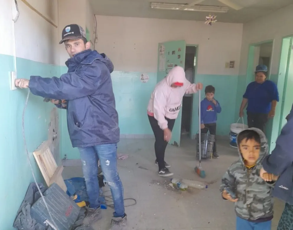 Un grupo de vecinos estuvo a cargo de gran parte de los arreglos y reparaciones.