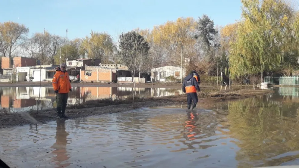 Inundaciones: ¿por qué la crecida del río Neuquén afectó tanto a los barrios costeros?