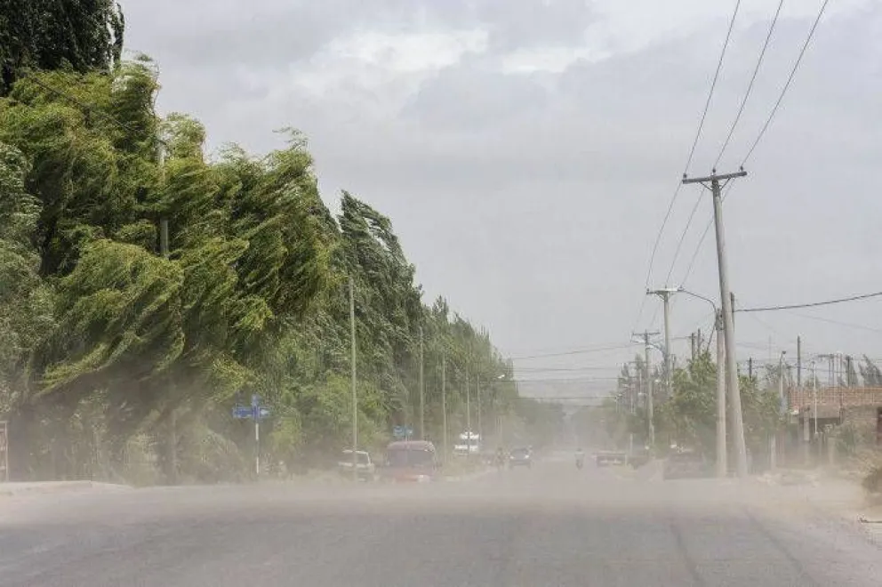Calor y una jornada con mucho viento en la ciudad de Cipolletti