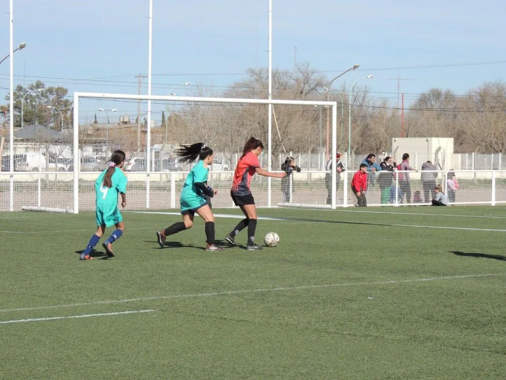 Atención futbolistas: se hará el primer torneo regional femenino en la ciudad 