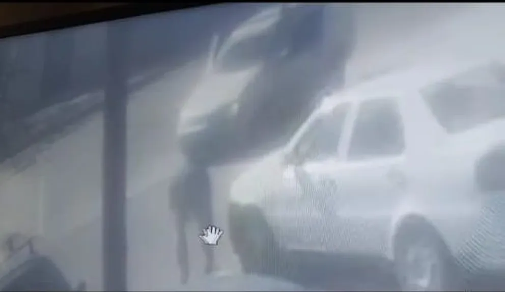 Pide ayuda para encontrar a conductor que lo chocó y se dio a la fuga
