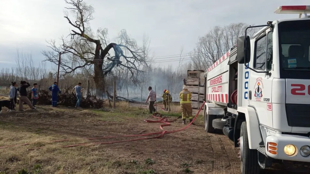 Un incendio de pastizales en Cuatro Esquinas llevó temor entre los vecinos