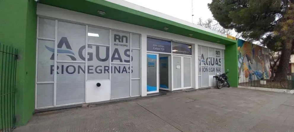 Los delincuentes aprovechan la impunidad y roban en la sede de Aguas Rionegrinas