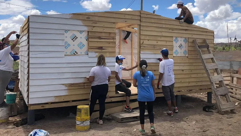 ¿Tenes conocimientos en albañilería? Convocan a voluntarios para construir viviendas en Cipolletti