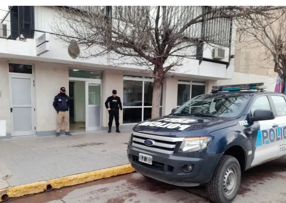 Escándalo en AFIP: Allanan oficinas por denuncia de corrupción contra un empleado en Roca