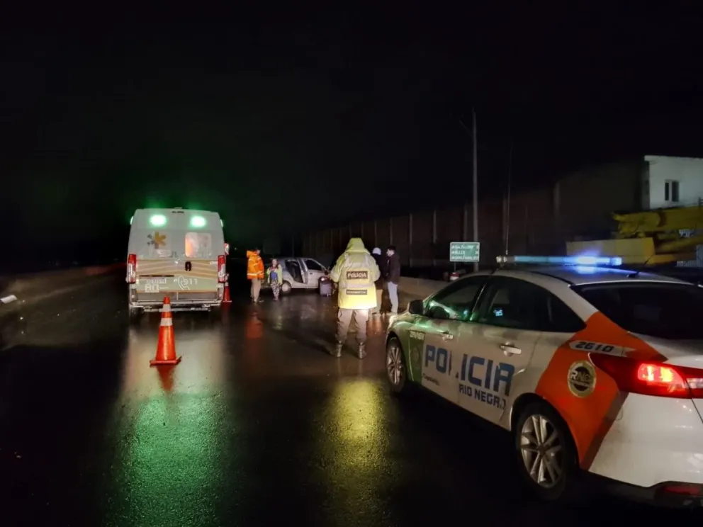 Una mujer fue internada luego de despistarse en el acceso a la Isla Jordán