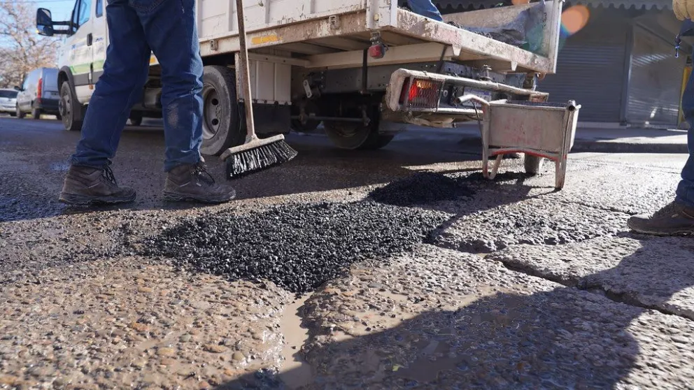 Tras la lluvia, aceleran los trabajos en las calles cipoleñas