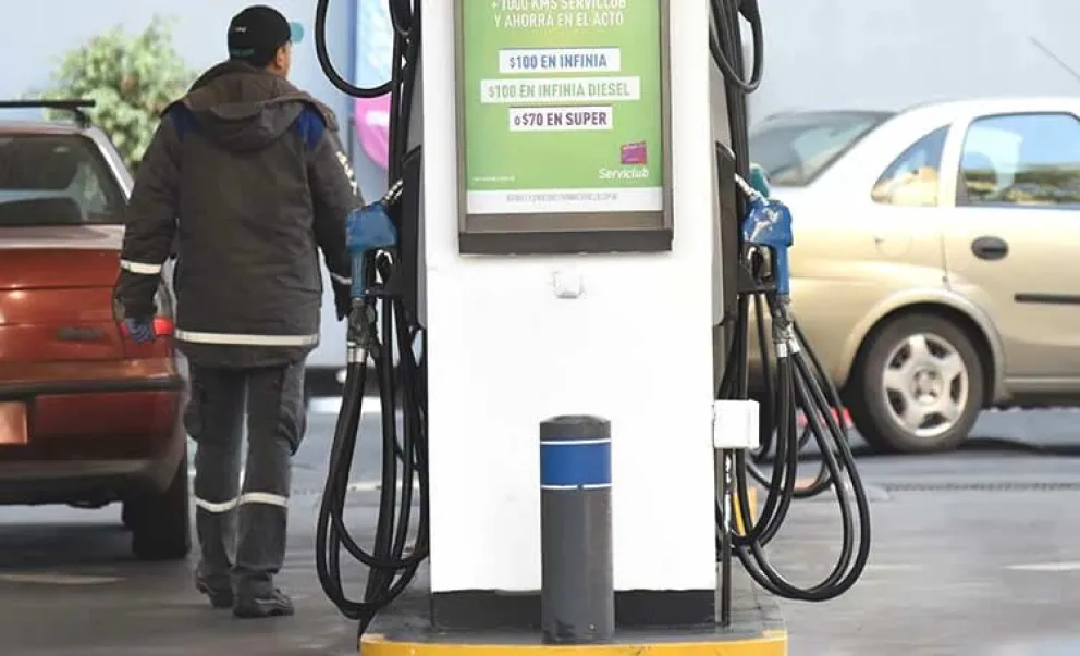 Estaciones de servicio tomarán medidas de fuerza en reclamo por el congelamiento de precios