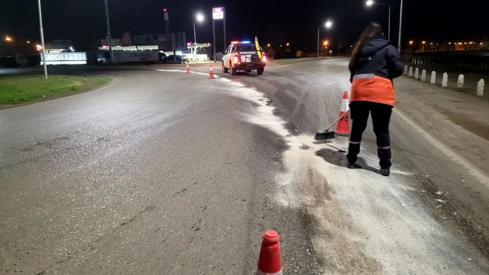 Derrame de combustible: operativo especial en la madrugada