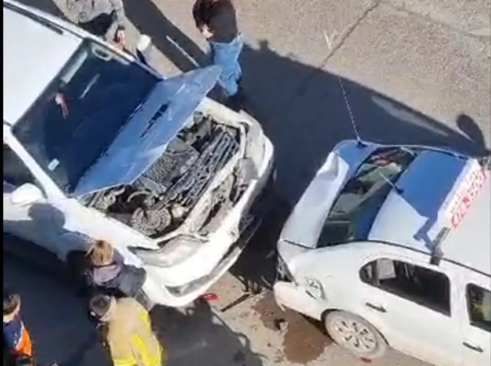 VIDEO: Fuerte encontronazo en zona de semáforos, un pasajero debió ser hospitalizado