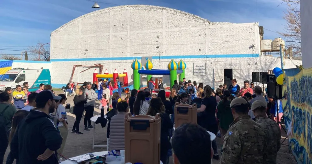 Dos gigantes de la ciudad se unieron por los niños