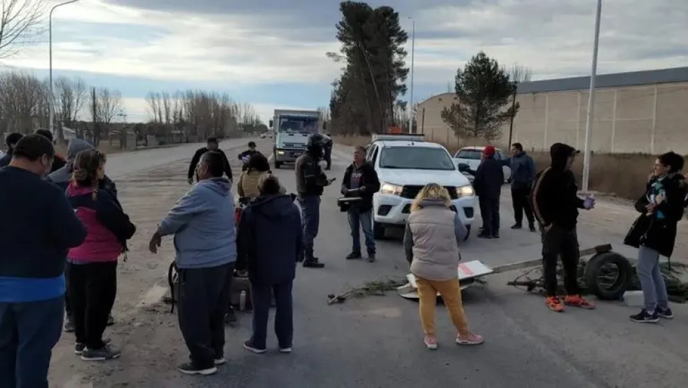 Corte total en ruta 7: parceleros reclaman por la tenencia de sus tierras