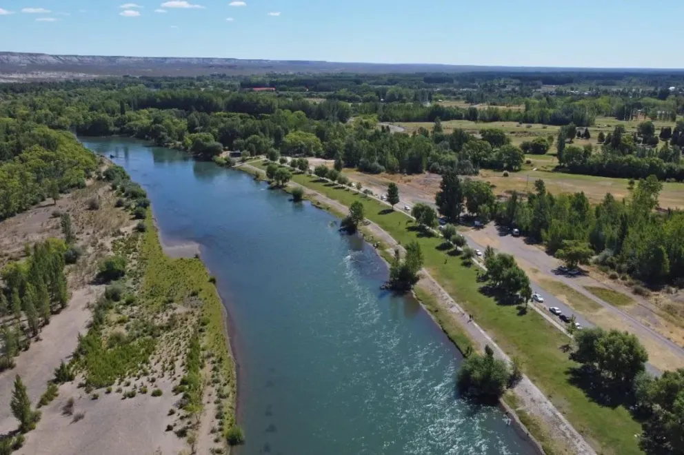 Denuncias por vertido irregular de residuos que desembocan en el Río Negro