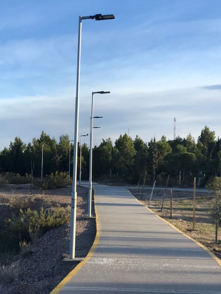 Otra vez robos y destrozos en la nueva iluminación de Parque Norte