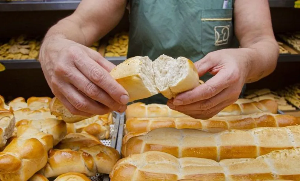 El Gobierno y empresarios acordaron un tope al precio del pan