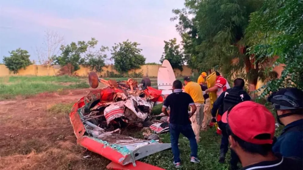 Trágico festejo: iba a relevar el sexo de un bebé y se estrelló su avioneta durante la fiesta