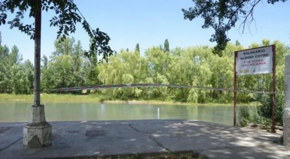 Intento de femicidio: la empujó al río Limay, la rescataron pero tiene muerte cerebral