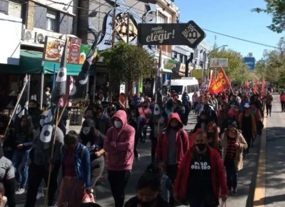 Vuelven las protestas y cortes en el centro neuquino, enterate cuándo se movilizan por los programas  