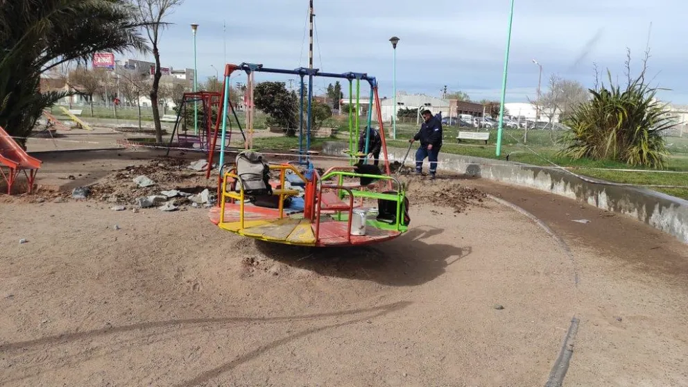 Se viene la primavera y en la ciudad trabajan para mejorar los espacios destinado a los niños