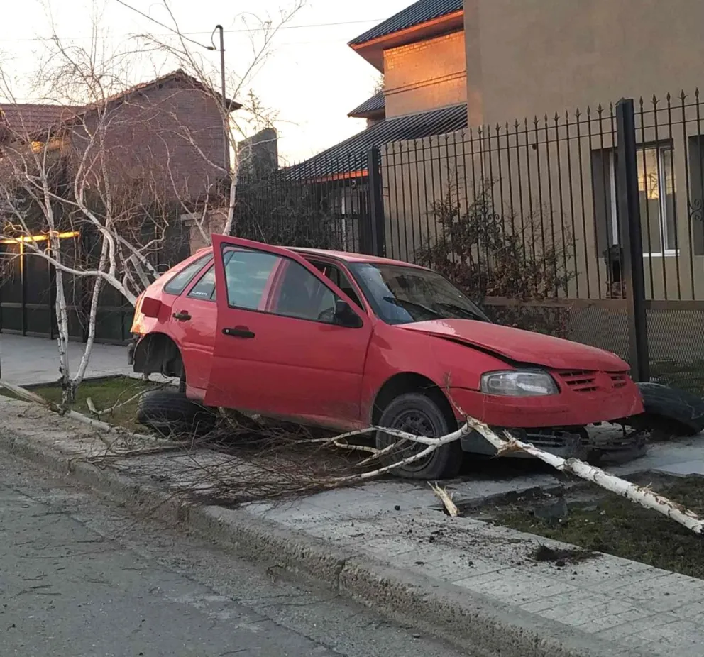 Vecinos piden medidas urgentes tras nuevo accidente en Teniente Ibáñez y Pastor Bowdler