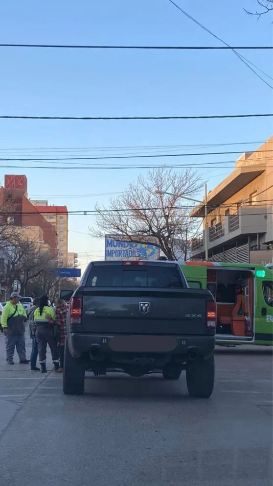 Otro más: un vehículo atropelló a un peatón en el centro 