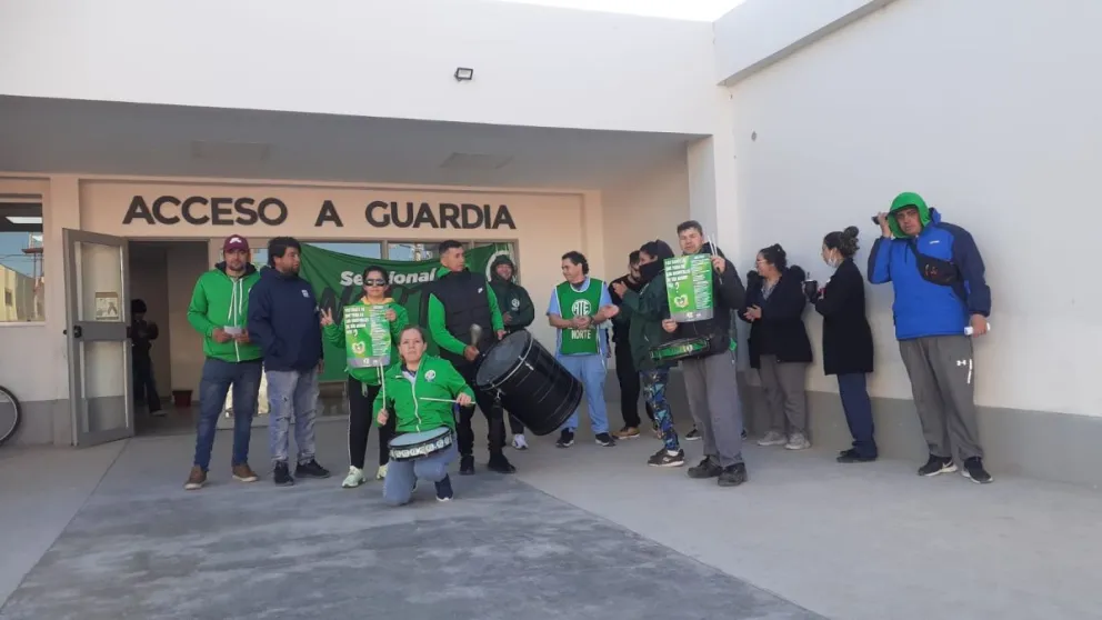 Siguen las medidas de fuerza en los hospitales y amenazan con profundizarlas