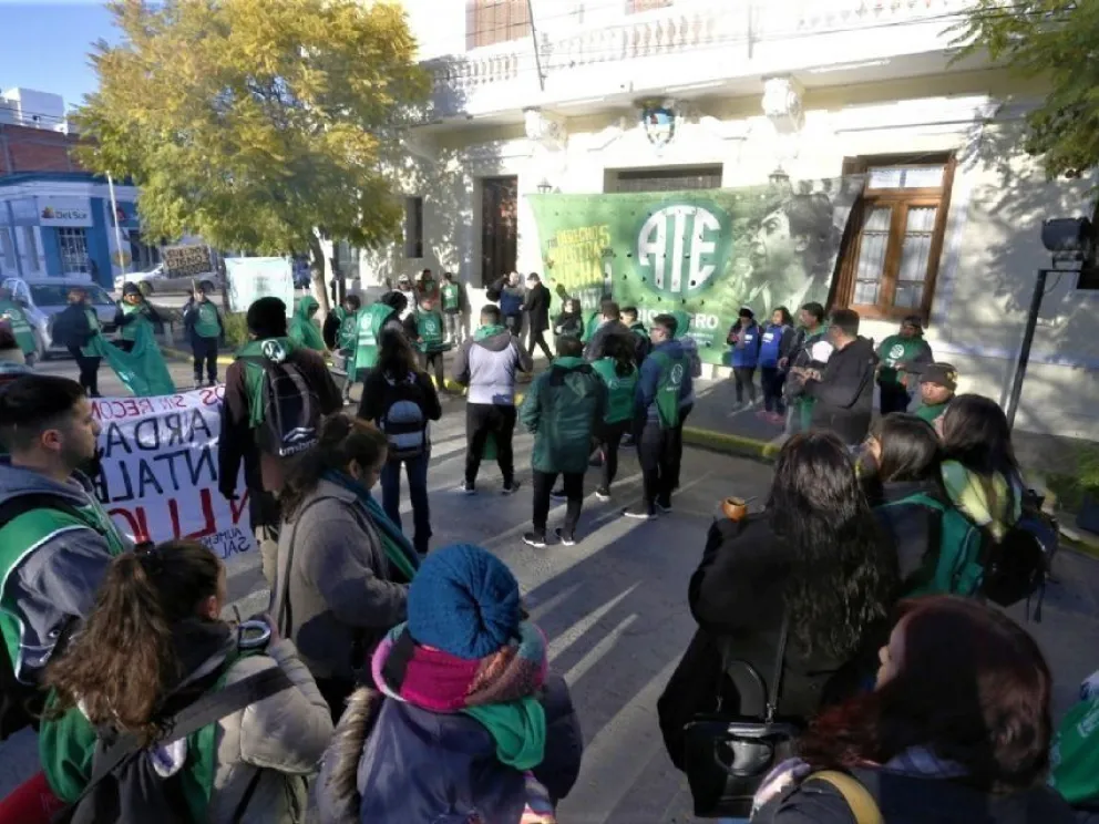 ATE suma reclamos y le exige al Gobierno que publique el salario de sus funcionarios