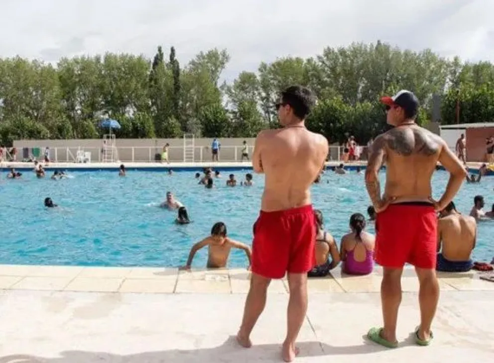 Se viene el verano: Convocatoria urgente para guardavidas en Cipolletti