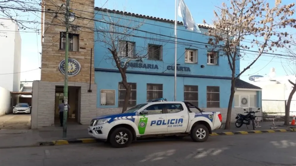 Atraparon a dos jóvenes mientras intentaban robar un vehículo en Cipolletti