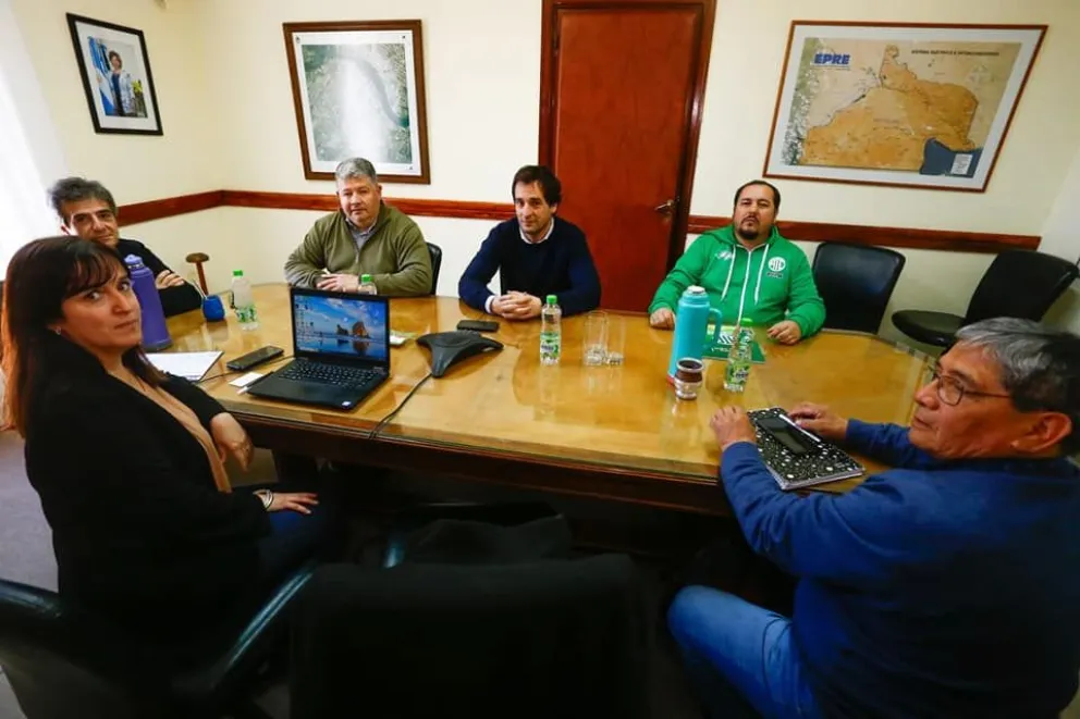 El Gobierno respondió al pedido de los gremios estatales y pagará la suma fija más un aumento