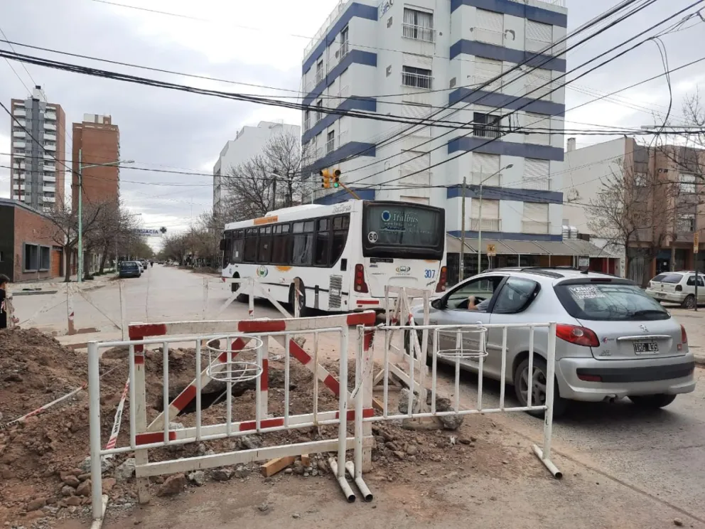 ¡Atención conductores!  Continúa una obra privada en calle 9 de Julio
