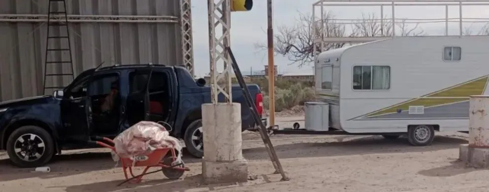 Los agarraron con 500 kilos de carne en una camioneta y ¡en una casilla rodante!