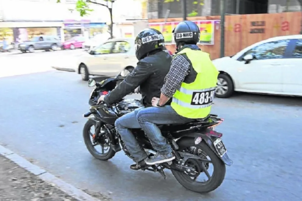 Polémica en puerta: proponen que las motos circulen sin acompañante