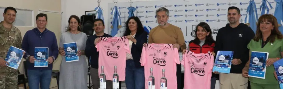 En Neuquén se prendieron a la onda Messi y presentaron la remera para la Corrida aniversario 