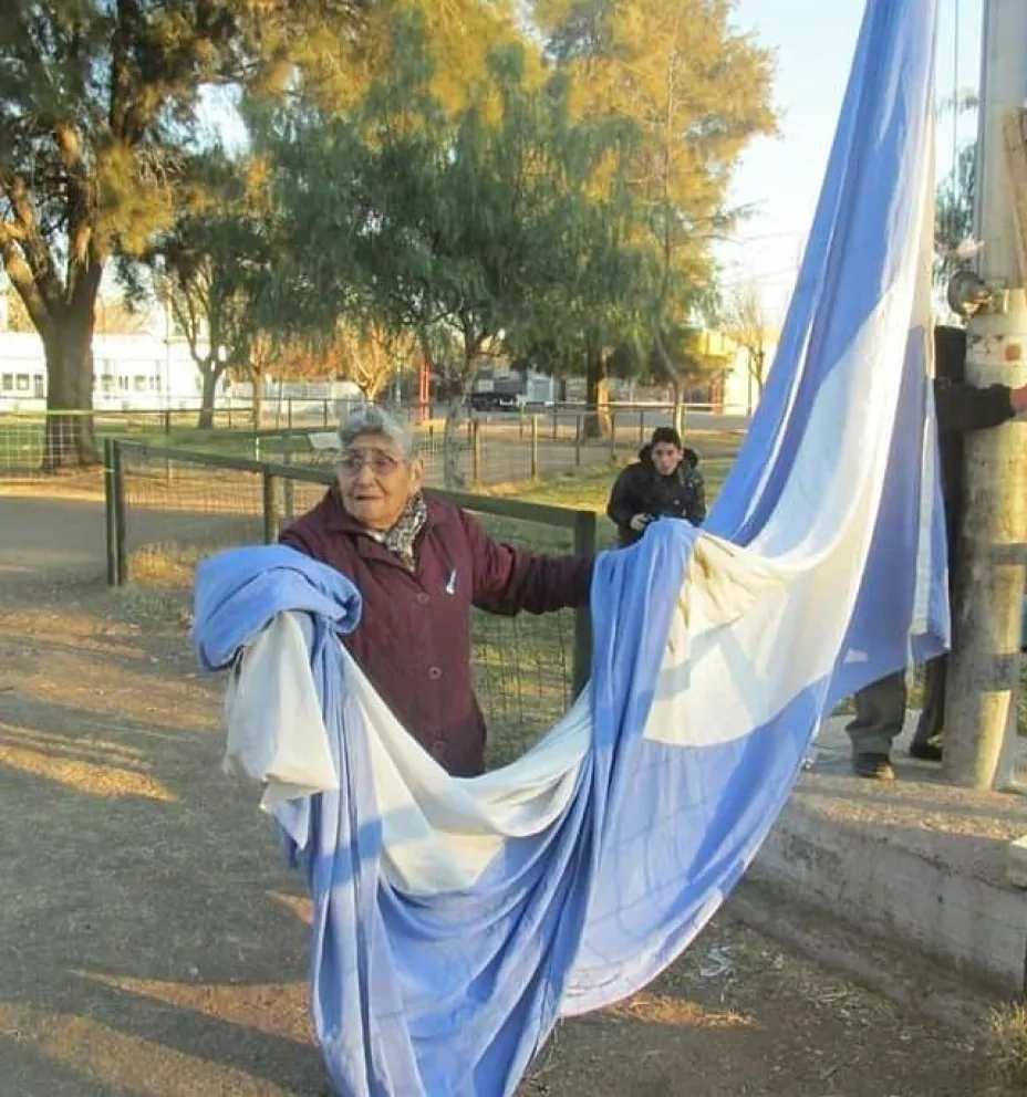Tristeza por el fallecimiento de la abanderada del barrio Don Bosco, doña Felisa