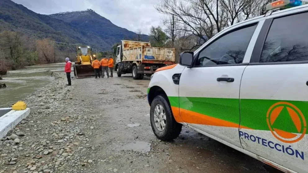 Protección Civil realiza trabajos de asistencia en la Zona Andina por los desbordes de los ríos