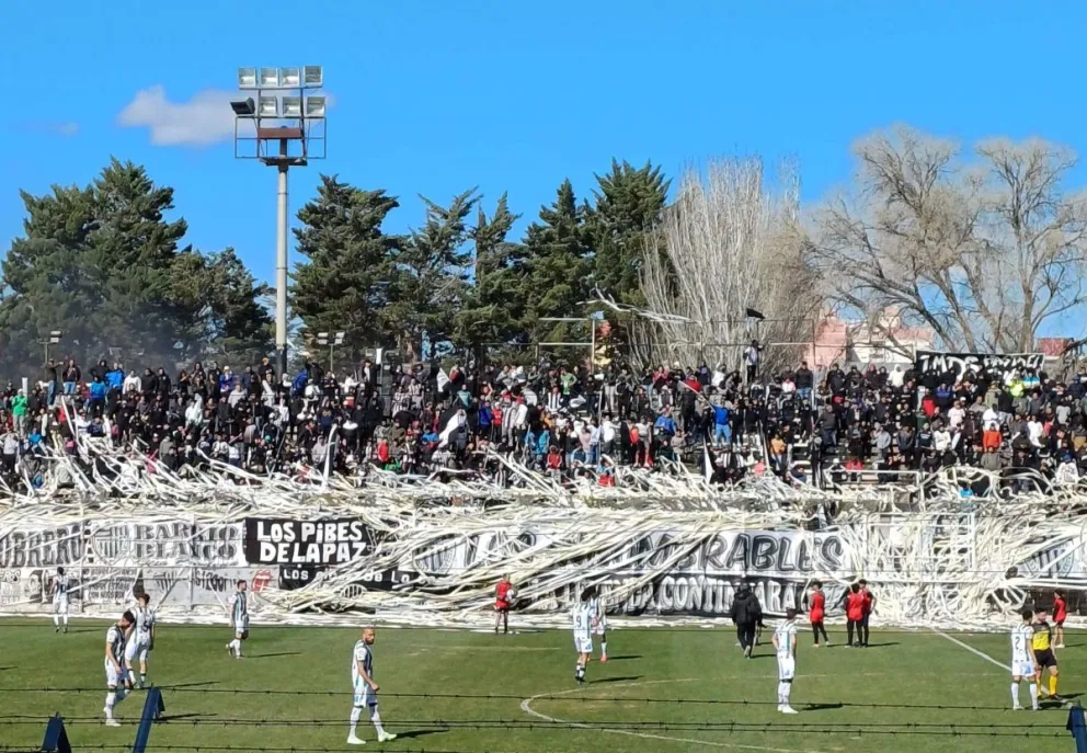 En un intenso partido, el Albinegro empató ante Villa Mitre