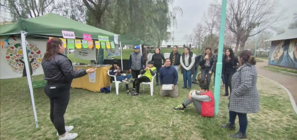Día de las bibliotecas populares, ¿te prendes a un picnic literario?
