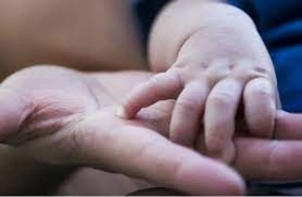 Convocan a Familias solidarias para un bebé y una niña en Cinco Saltos