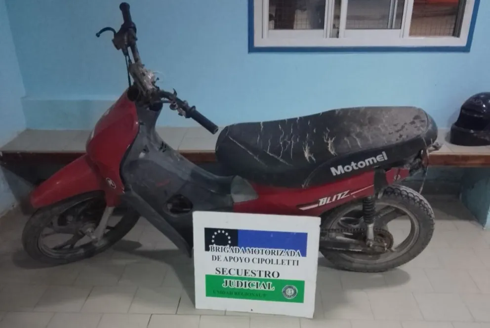 Paseaba en la zona de barrios con una moto robada