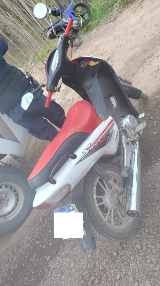 Detienen a dos jóvenes que intentaban vender una moto robada por facebook