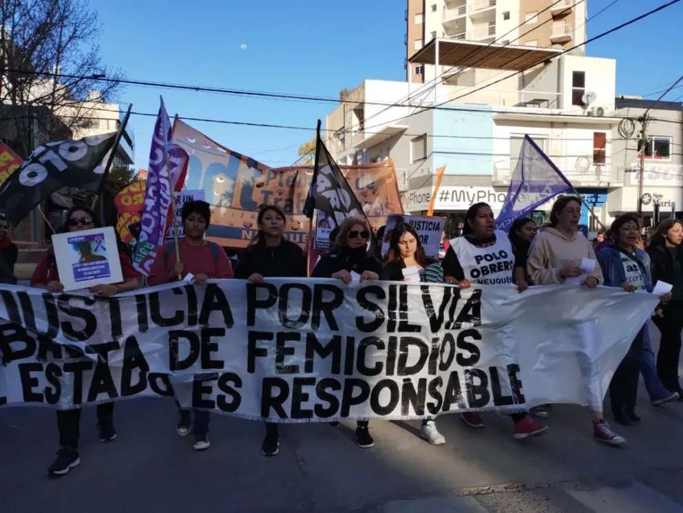 Video: Cientos de mujeres marcharon pidiendo justicia por Silvia Cabañares y por todos los femicidios de la región