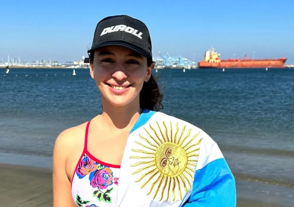 ¡Por la triple corona! Ailén Lascano Micaz a punto de cruzar el Canal Catalina
