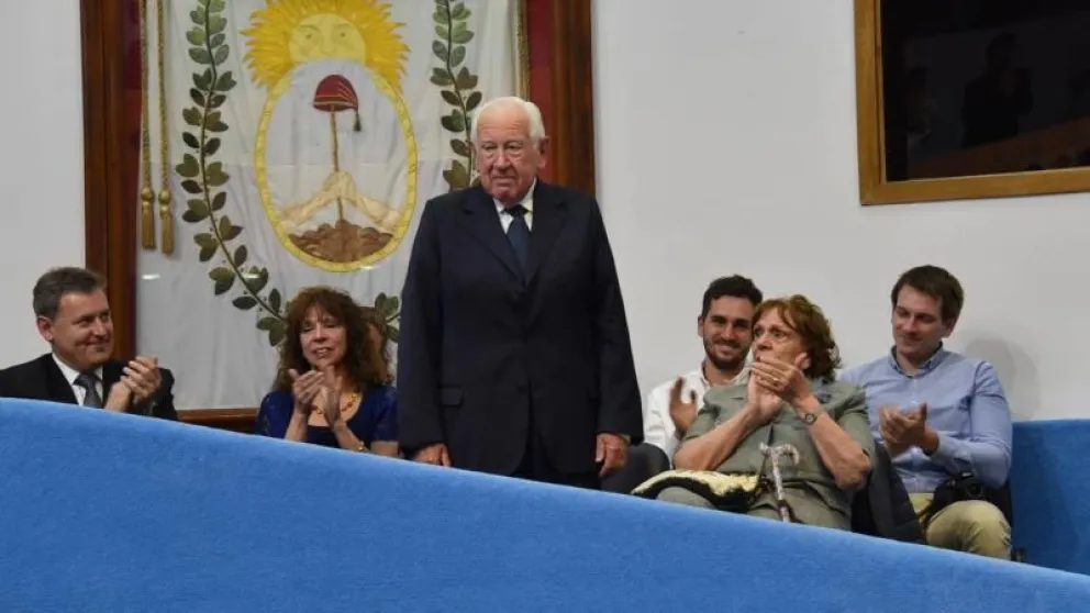 Weretilneck realizó un sentido homenaje al ex presidente de INVAP en el Senado 