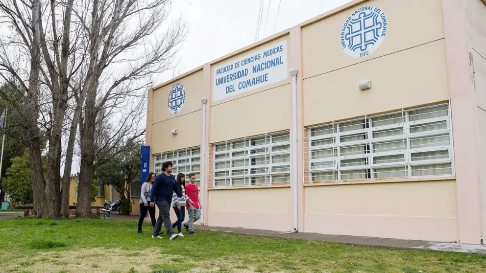Corte de calles y asambleas en Cipolletti y Neuquén tras el veto a la ley de financiamiento universitario