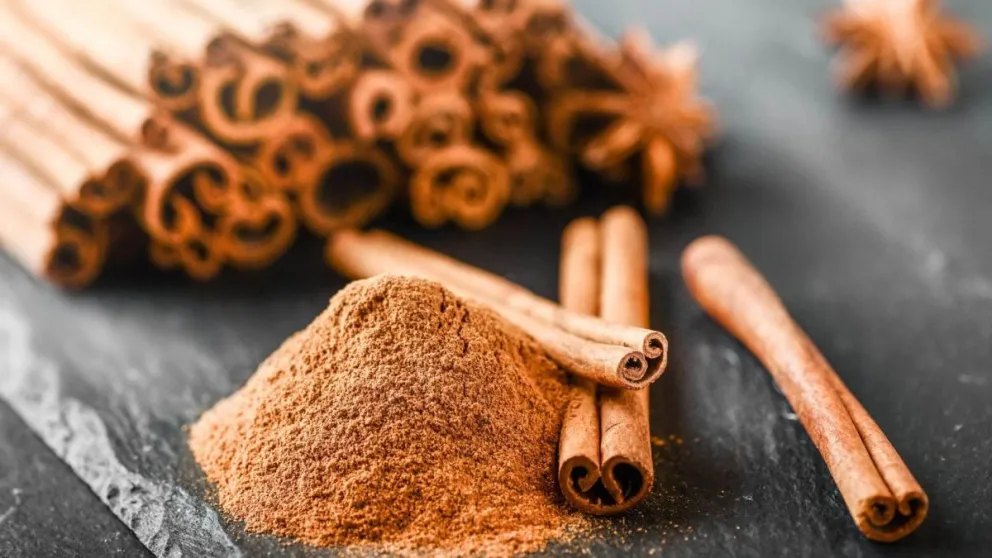 Cómo realizar un ritual de canela para empezar el mes con abundancia