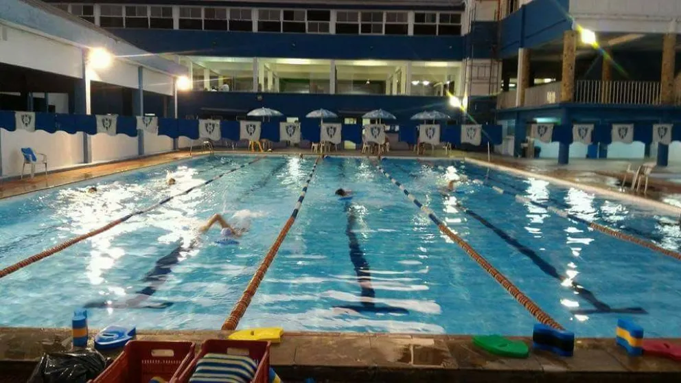 Una nena quedó tres horas atrapada en el filtro de la pileta de un club