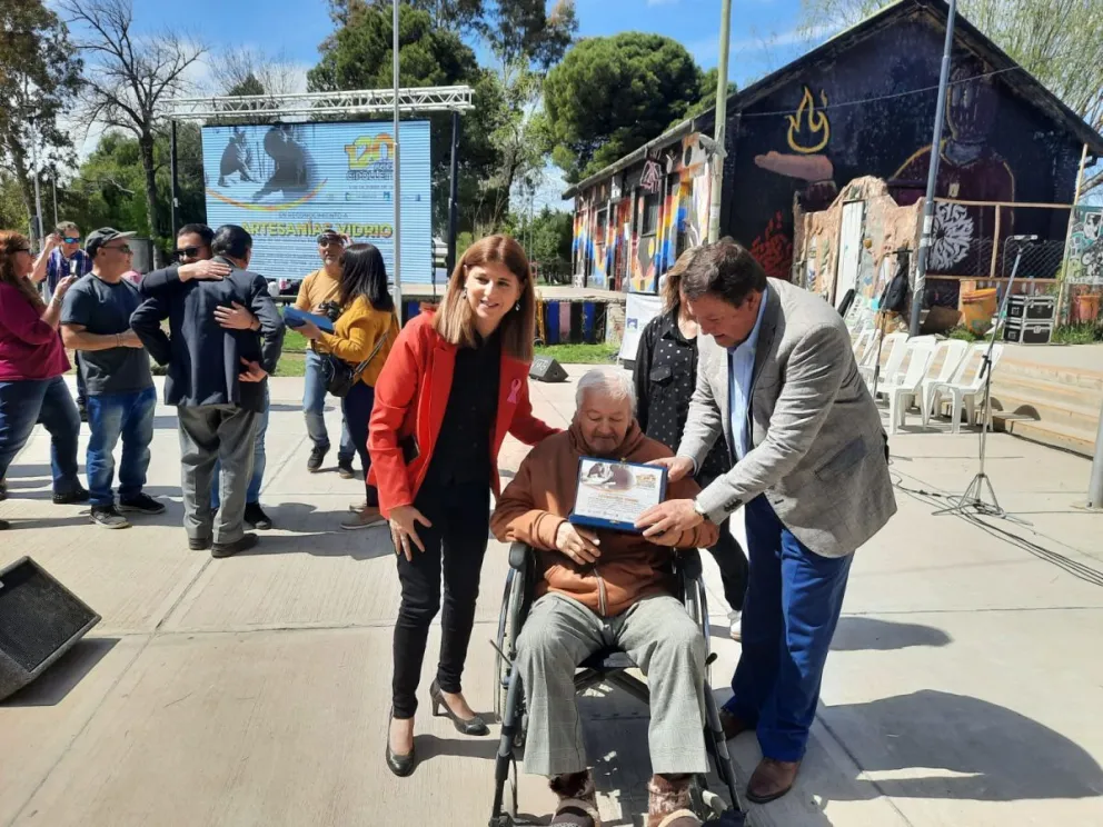 Los homenajes a las personas que fueron haciendo una ciudad moderna